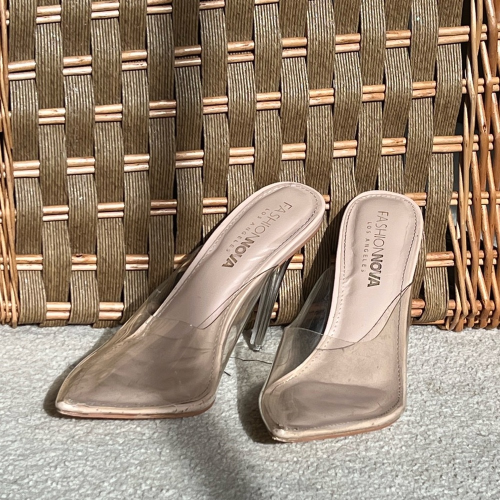 Fashionova clear size 8 heels